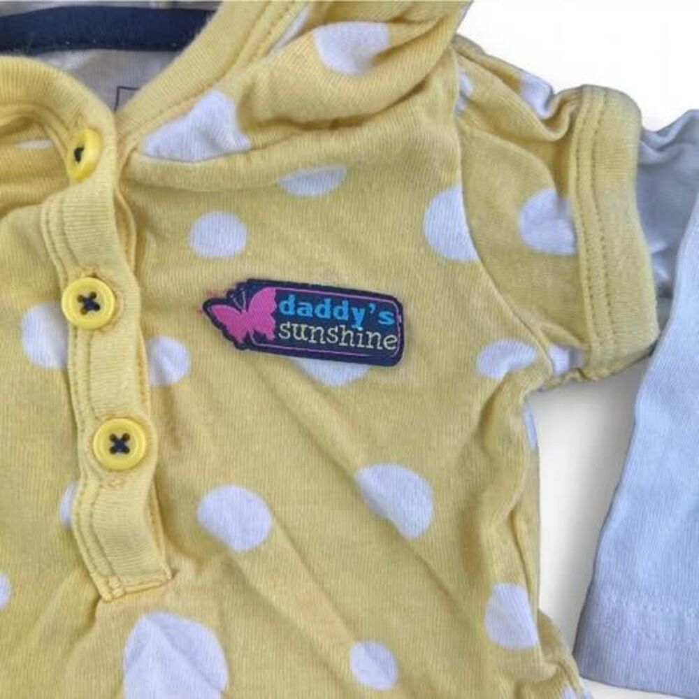 Yellow and white polka dot hooded baby girl outfit size newborn - Picture 2 of 3